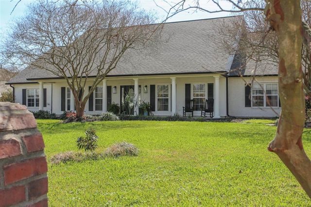 2807 Saint Francis Forest Drive, Lake Charles, LA 70605