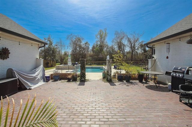 2807 Saint Francis Forest Drive, Lake Charles, LA 70605