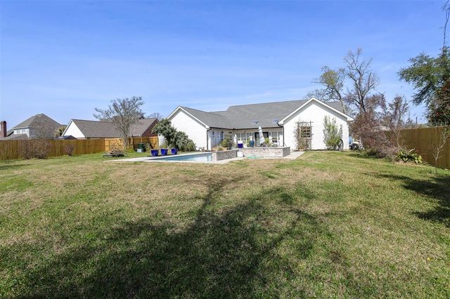 2807 Saint Francis Forest Drive, Lake Charles, LA 70605