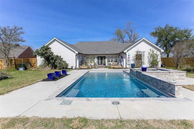 2807 Saint Francis Forest Drive, Lake Charles, LA 70605