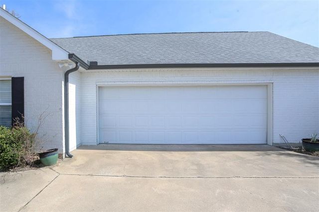 2807 Saint Francis Forest Drive, Lake Charles, LA 70605