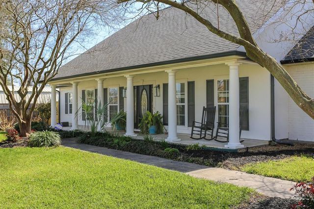 2807 Saint Francis Forest Drive, Lake Charles, LA 70605