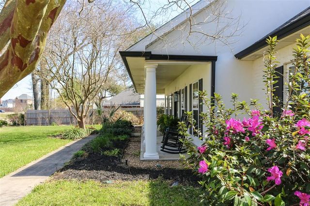 2807 Saint Francis Forest Drive, Lake Charles, LA 70605