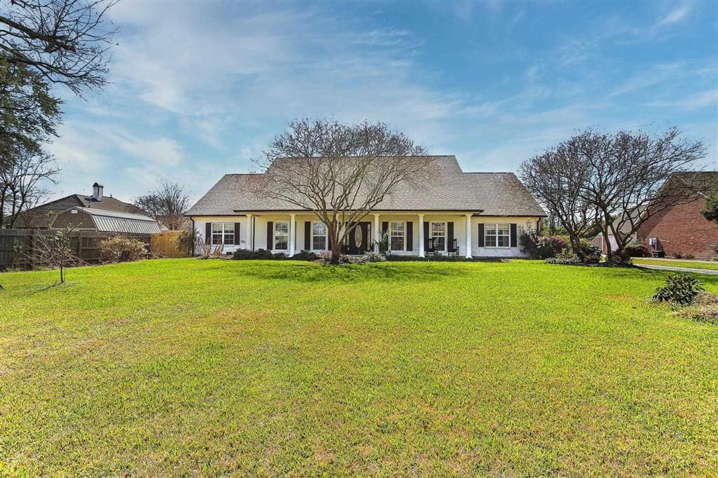 2807 Saint Francis Forest Drive, Lake Charles, LA 70605