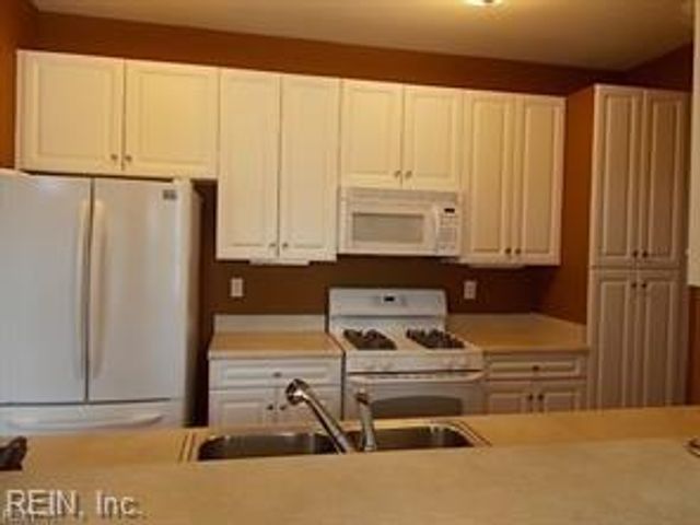 1112 Grace Hill DR, Virginia Beach, VA 23455