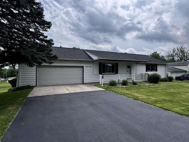 320 W 3rd Street, Fox Lake, WI 53933