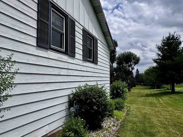 320 W 3rd Street, Fox Lake, WI 53933