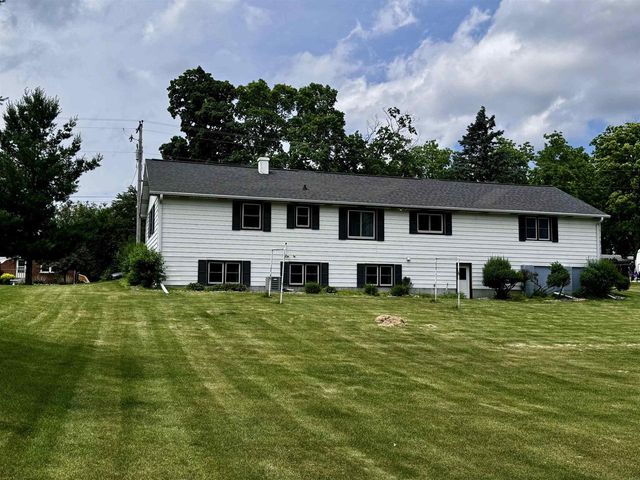 320 W 3rd Street, Fox Lake, WI 53933