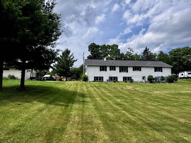 320 W 3rd Street, Fox Lake, WI 53933