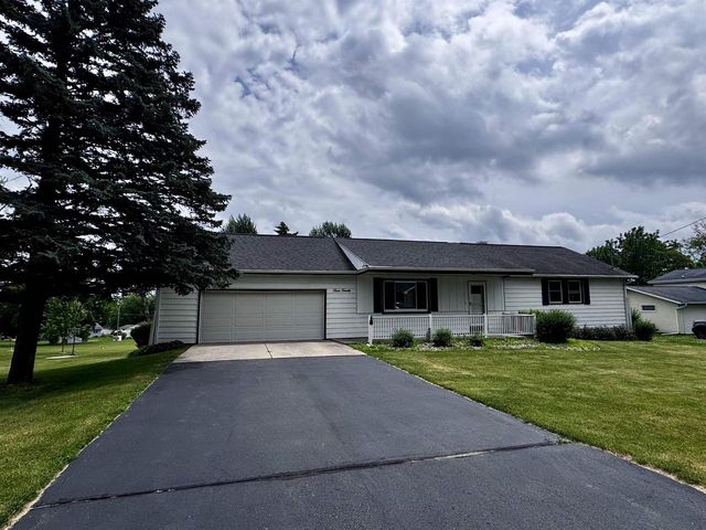 320 W 3rd Street, Fox Lake, WI 53933