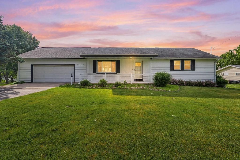 320 W 3rd Street, Fox Lake, WI 53933