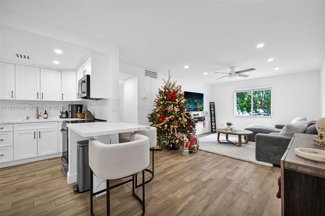 8609 SW 68th Ct 24, Pinecrest, FL 33156