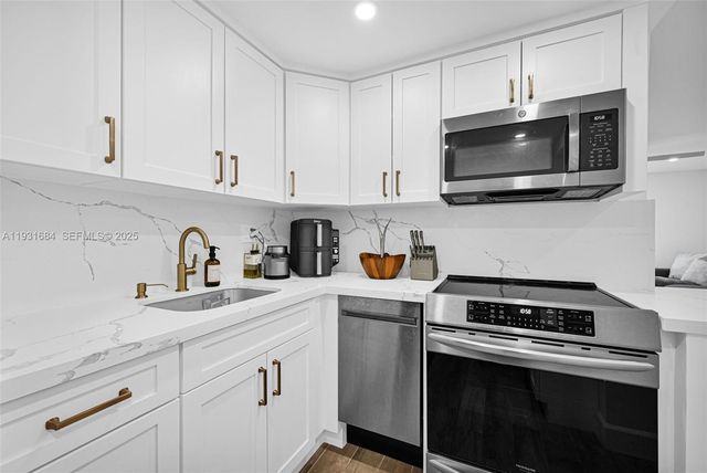 8609 SW 68th Ct 24, Pinecrest, FL 33156