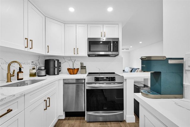 8609 SW 68th Ct 24, Pinecrest, FL 33156