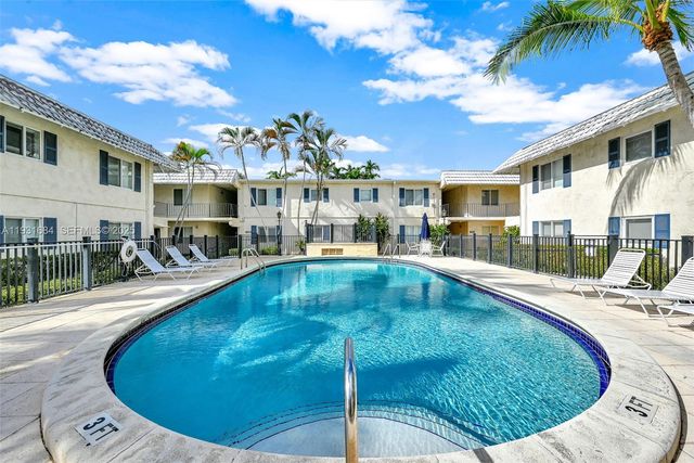 8609 SW 68th Ct 24, Pinecrest, FL 33156