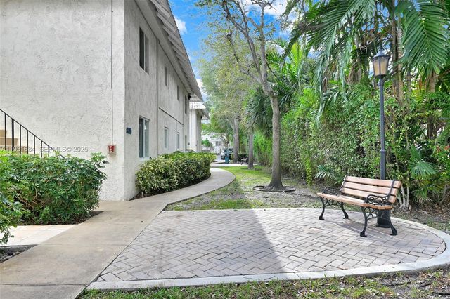 8609 SW 68th Ct 24, Pinecrest, FL 33156