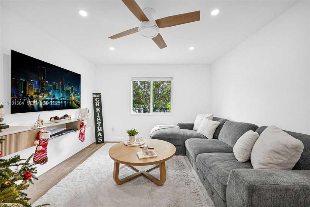 8609 SW 68th Ct 24, Pinecrest, FL 33156