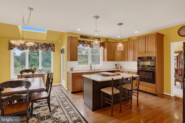 22 HOPE RD, Holland, PA 18966
