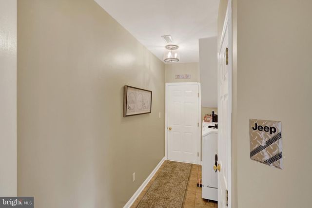 22 HOPE RD, Holland, PA 18966