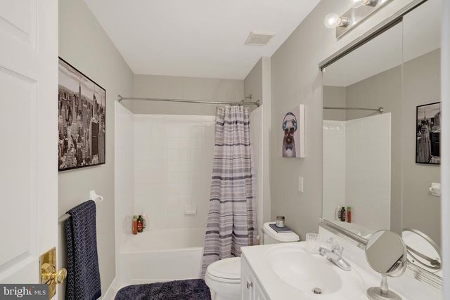 22 HOPE RD, Holland, PA 18966