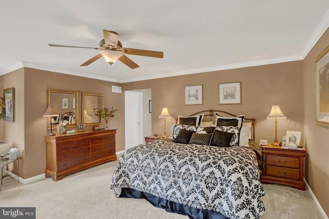 22 HOPE RD, Holland, PA 18966