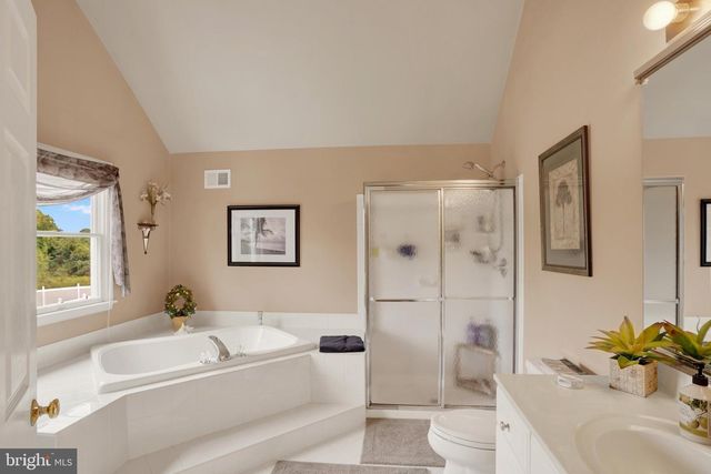 22 HOPE RD, Holland, PA 18966