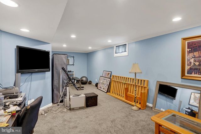 22 HOPE RD, Holland, PA 18966