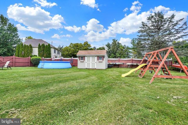 22 HOPE RD, Holland, PA 18966