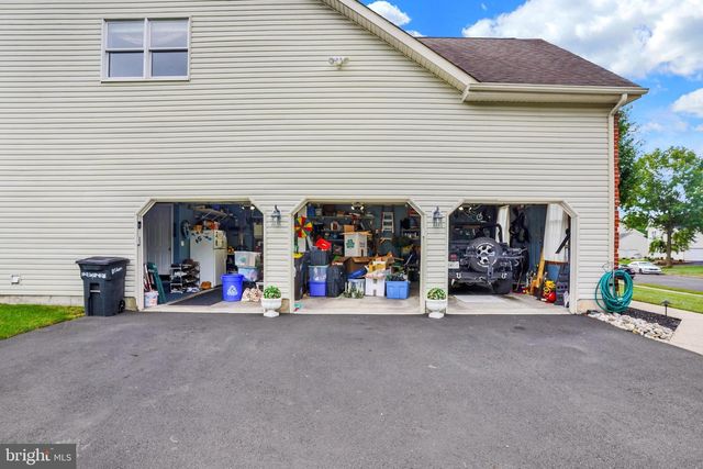 22 HOPE RD, Holland, PA 18966