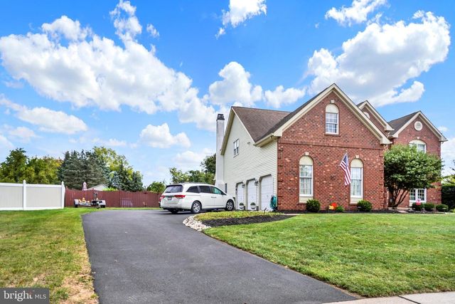 22 HOPE RD, Holland, PA 18966