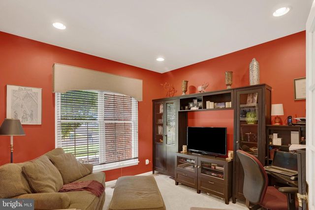 22 HOPE RD, Holland, PA 18966