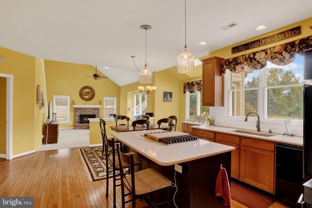 22 HOPE RD, Holland, PA 18966