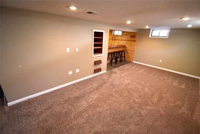 4005 66th Street, Urbandale, IA 50322