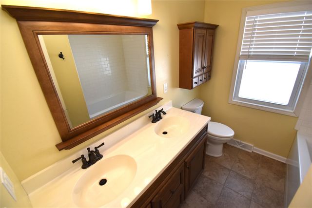 4005 66th Street, Urbandale, IA 50322