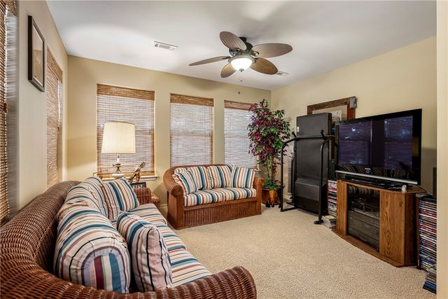 1 Kincardine Lane, Bella Vista, AR 72715