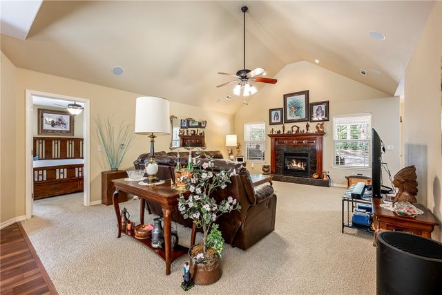 1 Kincardine Lane, Bella Vista, AR 72715
