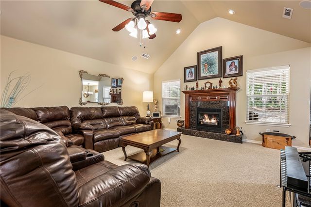 1 Kincardine Lane, Bella Vista, AR 72715