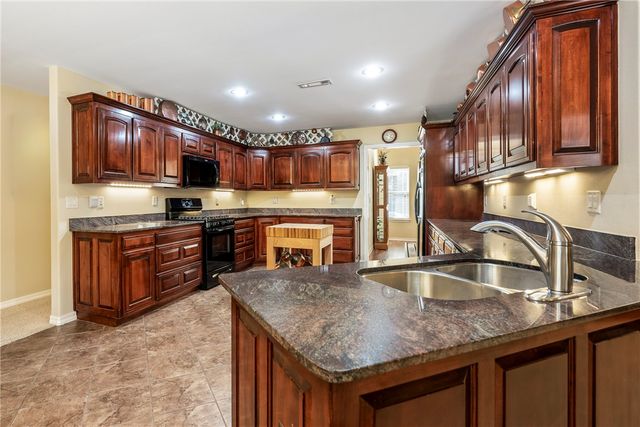 1 Kincardine Lane, Bella Vista, AR 72715