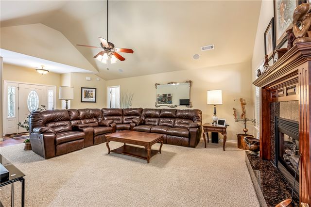 1 Kincardine Lane, Bella Vista, AR 72715