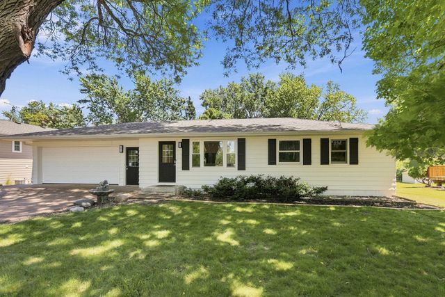340 Ranchview Lane N, Plymouth, MN 55447
