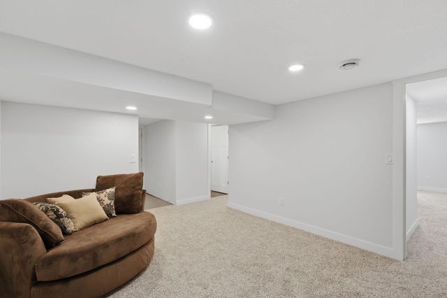 340 Ranchview Lane N, Plymouth, MN 55447