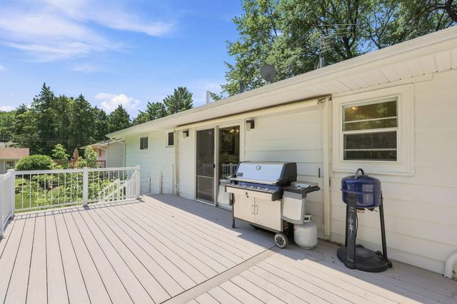 340 Ranchview Lane N, Plymouth, MN 55447