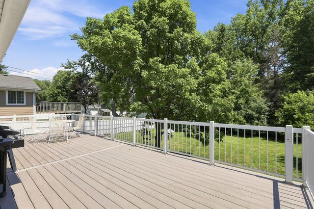 340 Ranchview Lane N, Plymouth, MN 55447