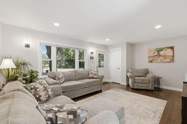 340 Ranchview Lane N, Plymouth, MN 55447