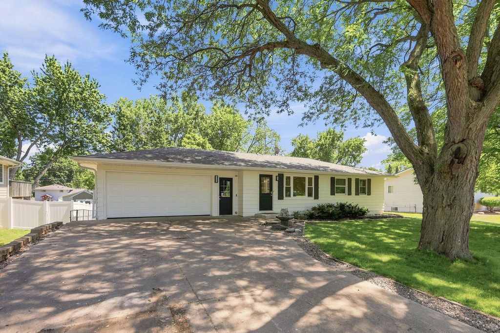 340 Ranchview Lane N, Plymouth, MN 55447