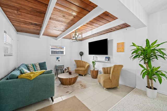 409 NW 27th St, Wilton Manors, FL 33311