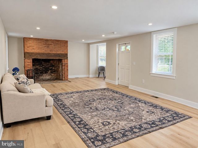 120 S MAIN ST, Pennington, NJ 08534
