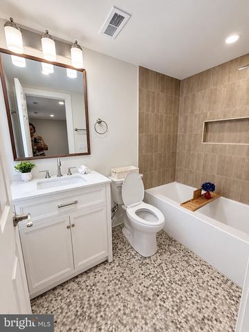 120 S MAIN ST, Pennington, NJ 08534