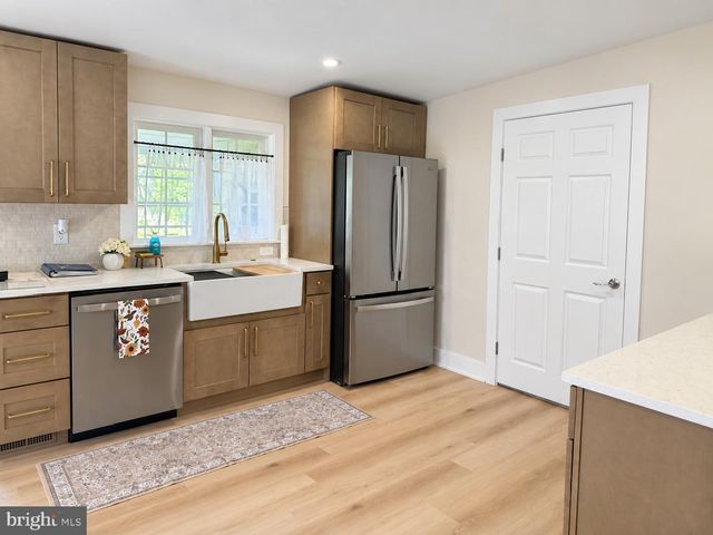 120 S MAIN ST, Pennington, NJ 08534