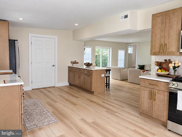 120 S MAIN ST, Pennington, NJ 08534